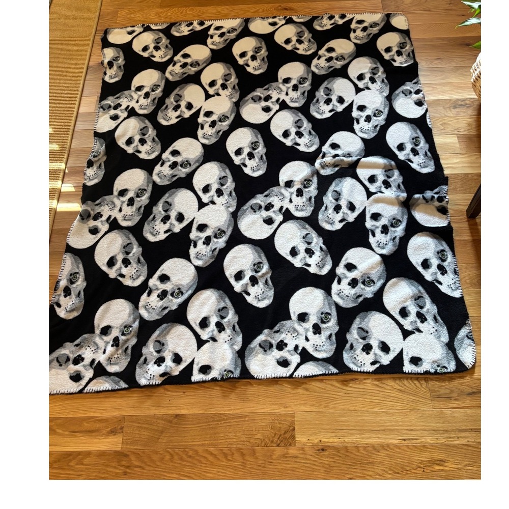 Black and White Skull Print Fleece Throw Blanket Gothic Edgy Home Decor 50x60